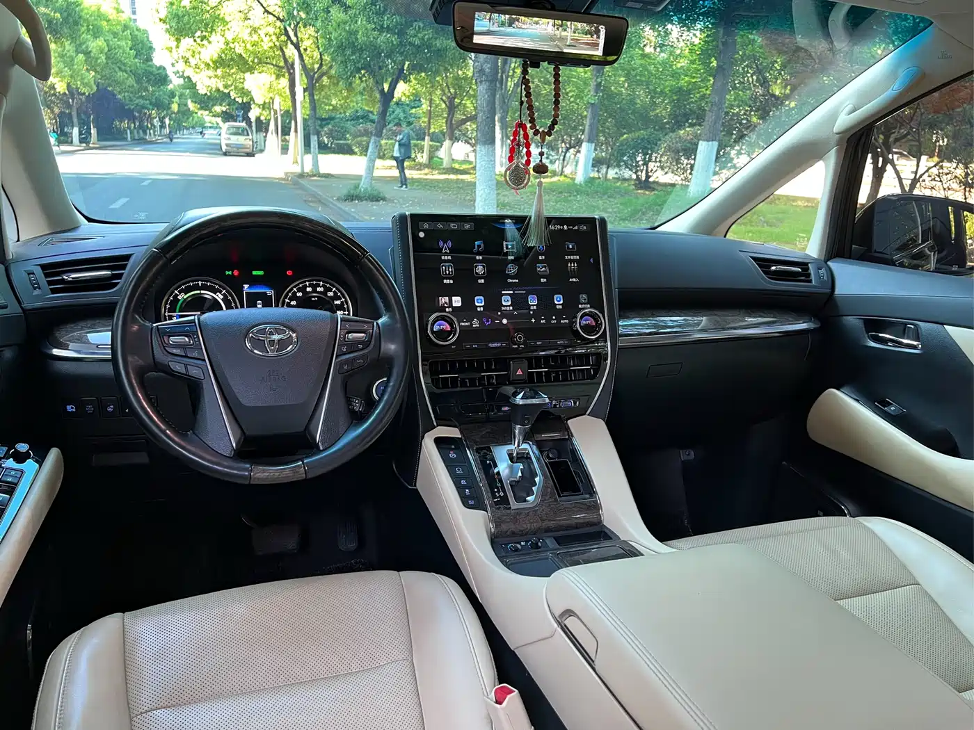 Toyota Vellfire 2019 Hybrid 2.5L HV Premium Edition фото 8