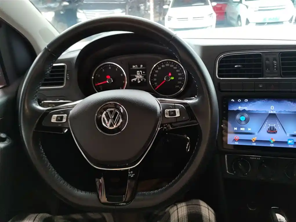 Volkswagen Polo 2016 1.6L Automatic Comfort фото 6
