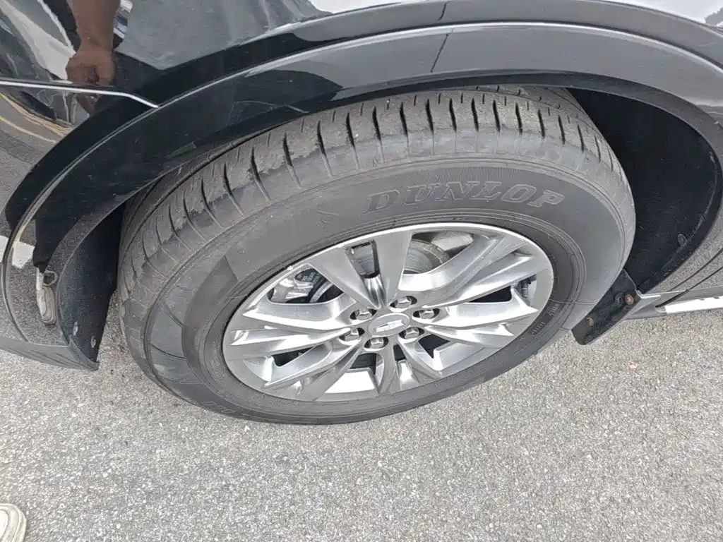 Photo 23 - Cadillac XT5