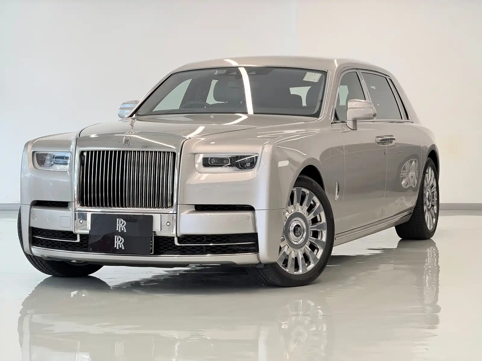 Фото 1 - Rolls-Royce Phantom
