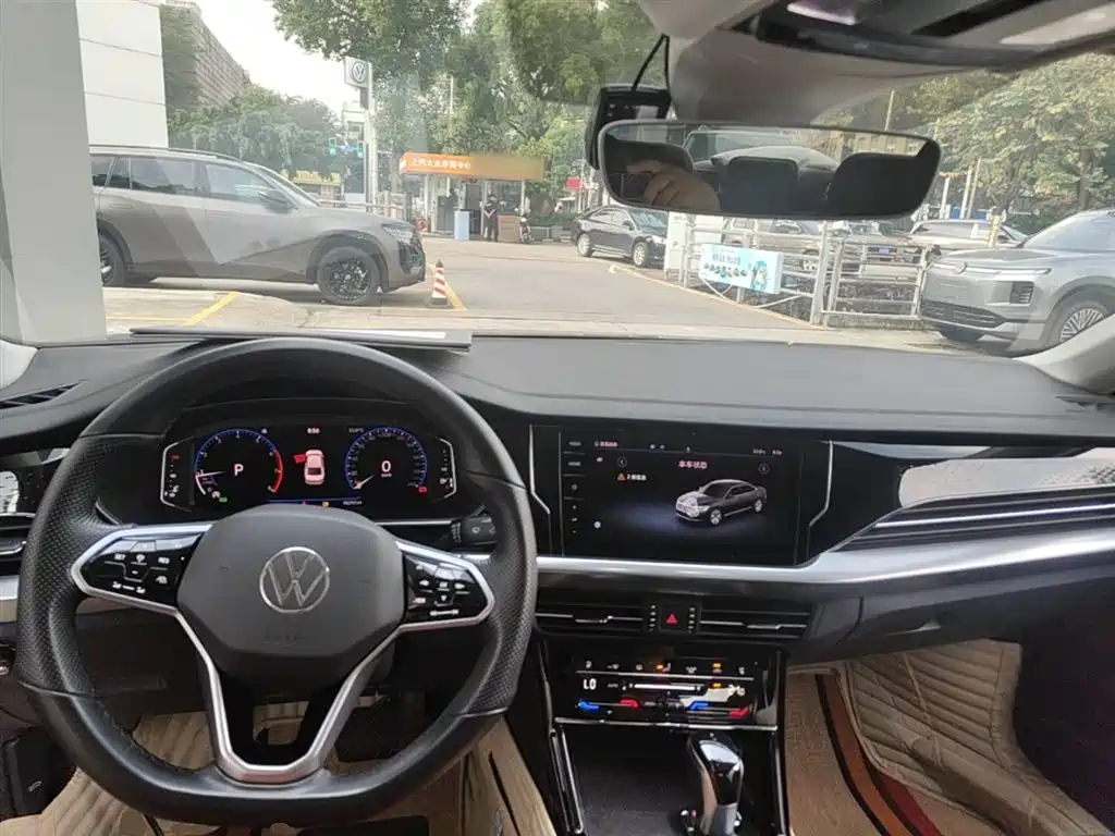 Volkswagen Passat 2022 330TSI Starlight Luxury Edition фото 10