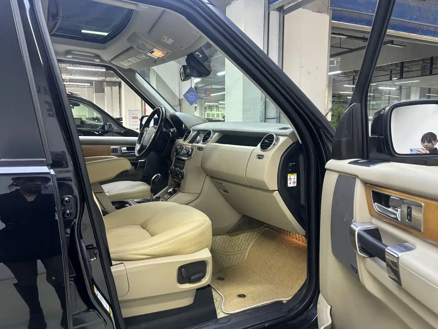 Land Rover Discovery 2012 5.0 V8 SE фото 12