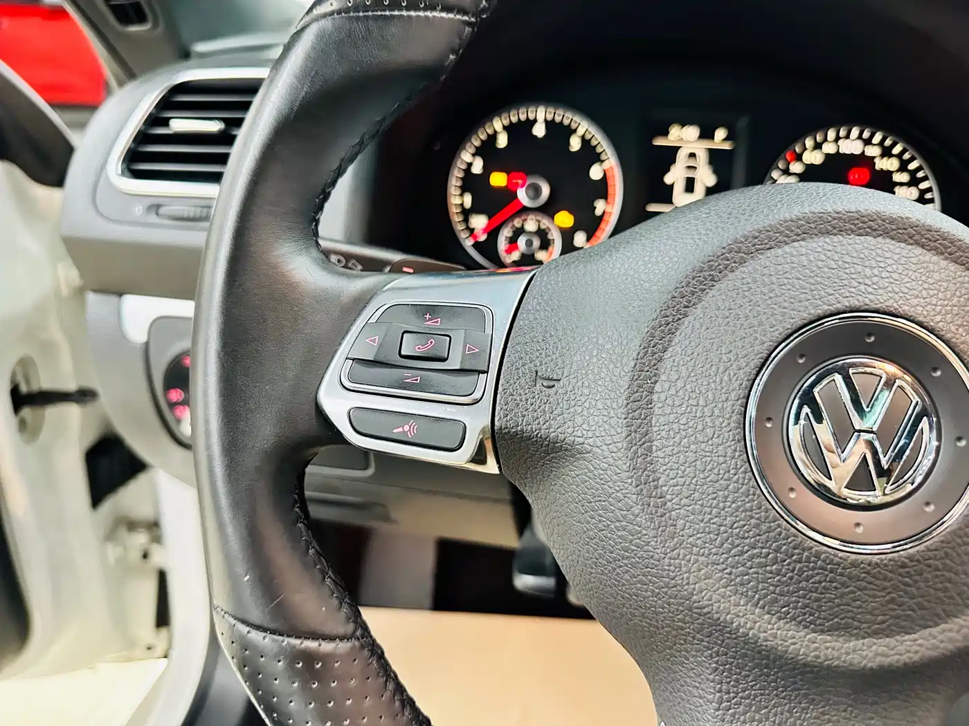 Volkswagen Scirocco 2010 2.0TSI Luxury Edition фото 39