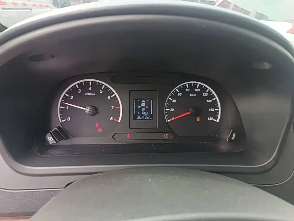 Photo 12 - Dongfeng Fengxing Lingzhi PLUS