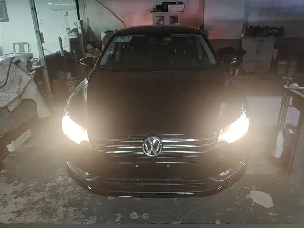 Volkswagen Passat 2015 1.8TSI DSG Honor Edition фото 3