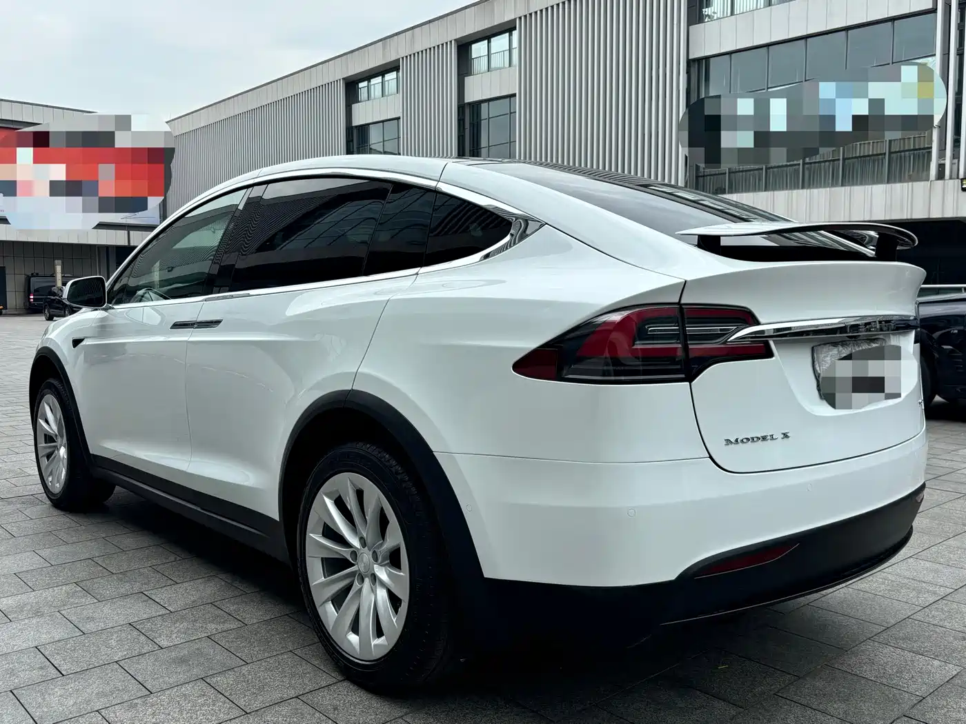 TESLA MODEL X