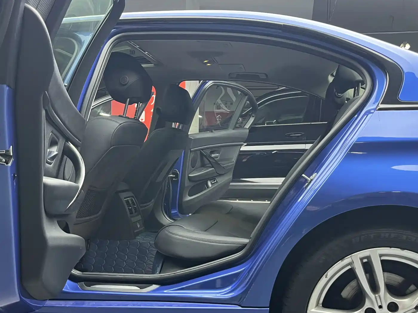 BMW 3 Series 2017 320Li M Sport фото 24