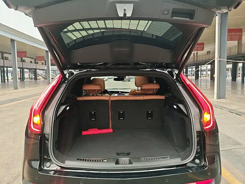 Cadillac XT4 2023 2022 28T FWD Premium