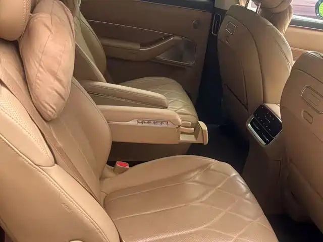 AITO Wenjie AITO M8 2025 Extended Range Ultra 53.4kWh 6-Seater — фото 3