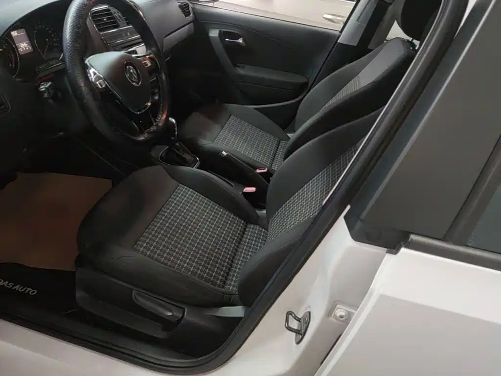 Volkswagen Polo 2016 2016 1.6L Automatic Comfort