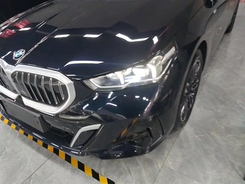 BMW 5 Series 2024 530Li Leading M Sport Package фото 3