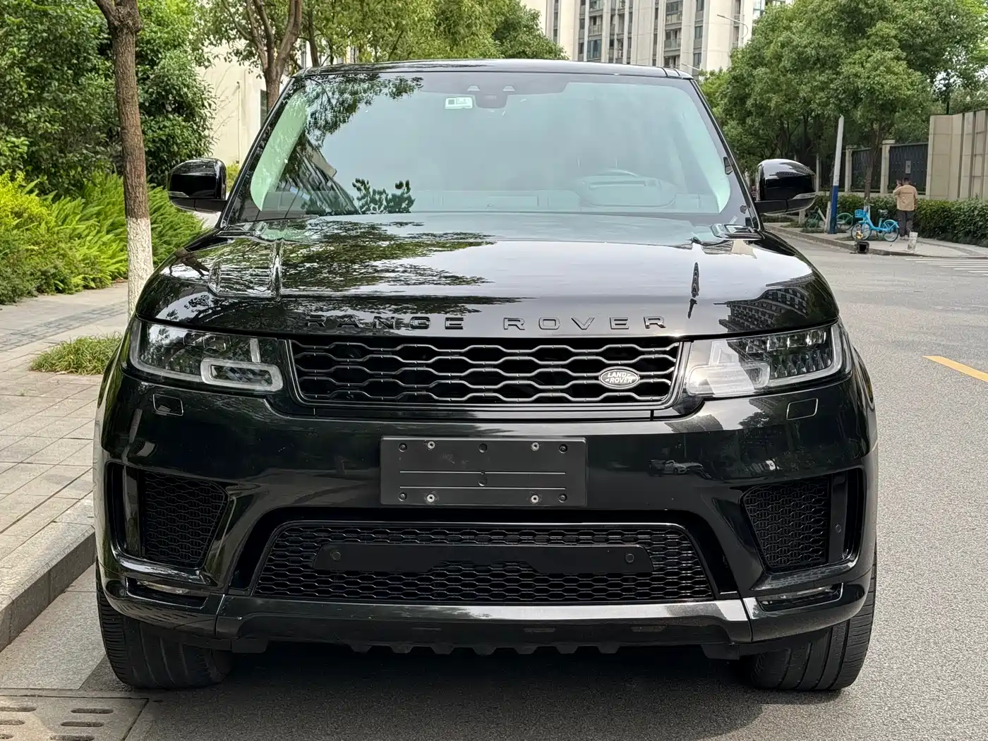 Land Rover Range Rover Sport 2022 3.0 L6 Gloss Black Edition фото 2