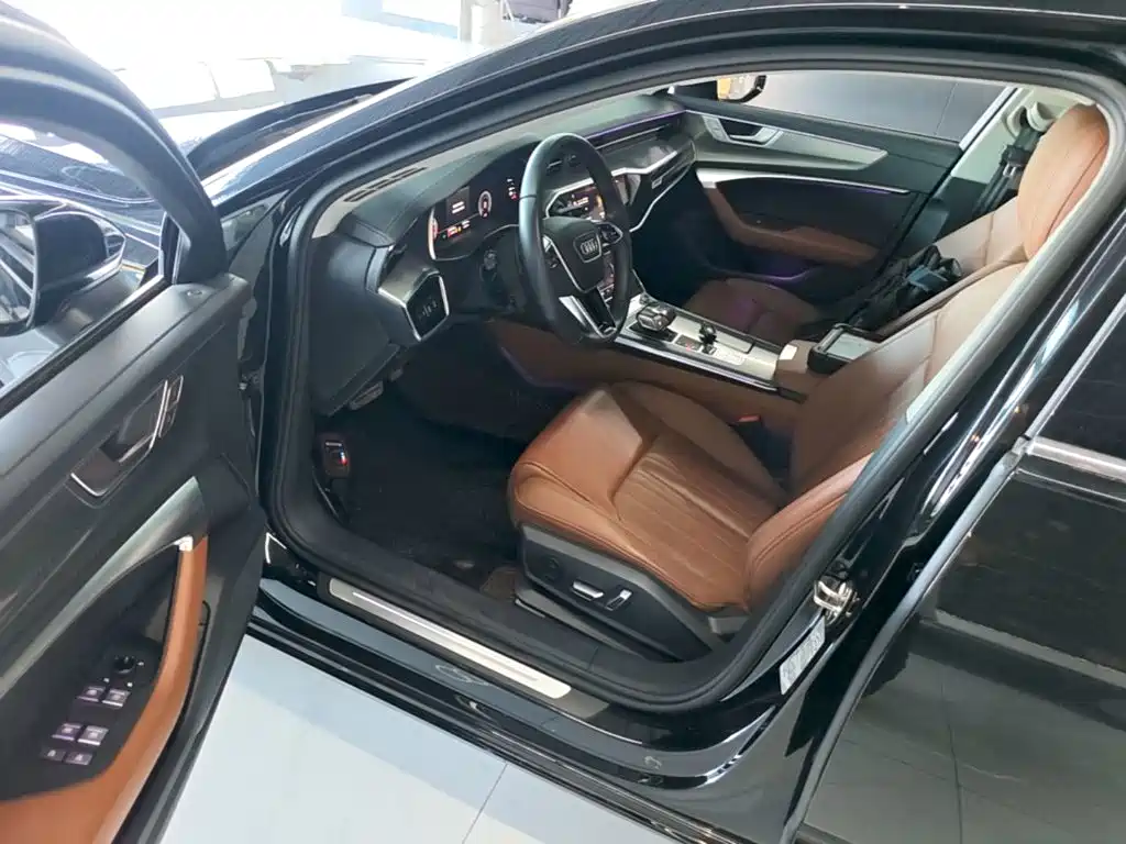 Фото 16 - Audi A6L