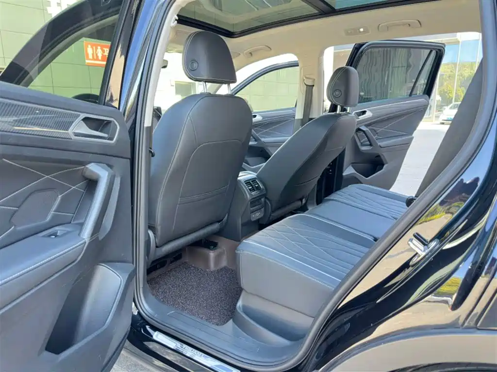 Volkswagen Tiguan L 2025 330TSI Automatic 2WD R-Line Dragon Glory Edition фото 19