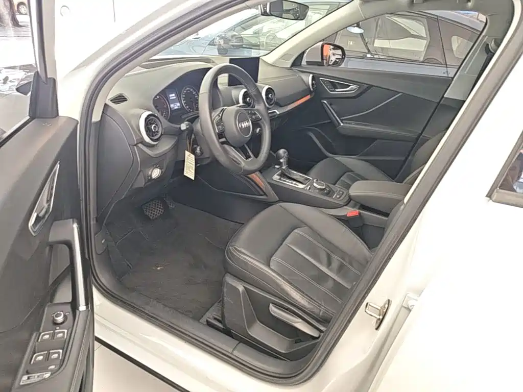 Фото 16 - Audi Q2L