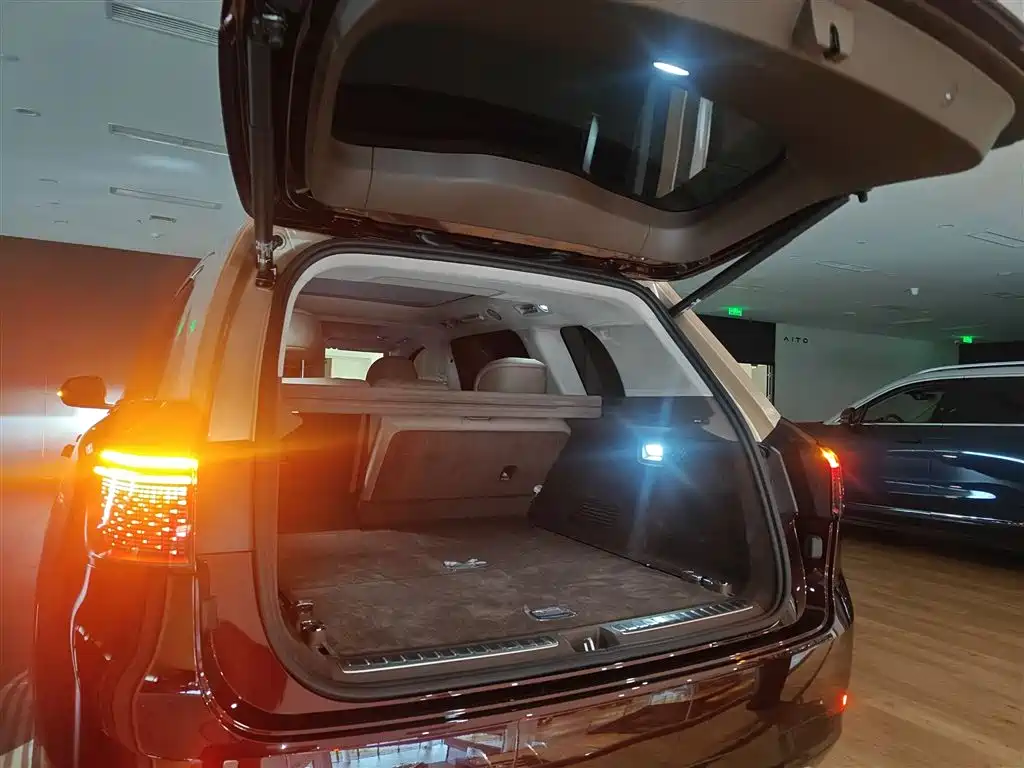 AITO Wenjie AITO M9 2025 Extended Range Ultra 52kWh 5-Seater фото 19