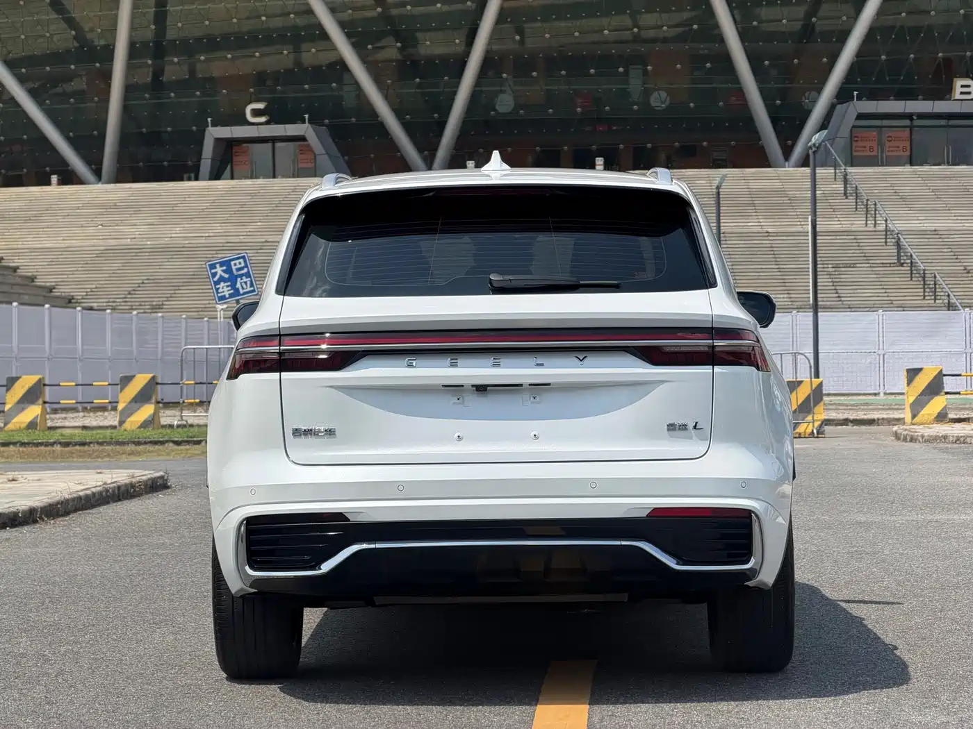 Geely Monjaro 2023 2024 Model 2.0TD High-Power Automatic 2WD Cloudrise Edition