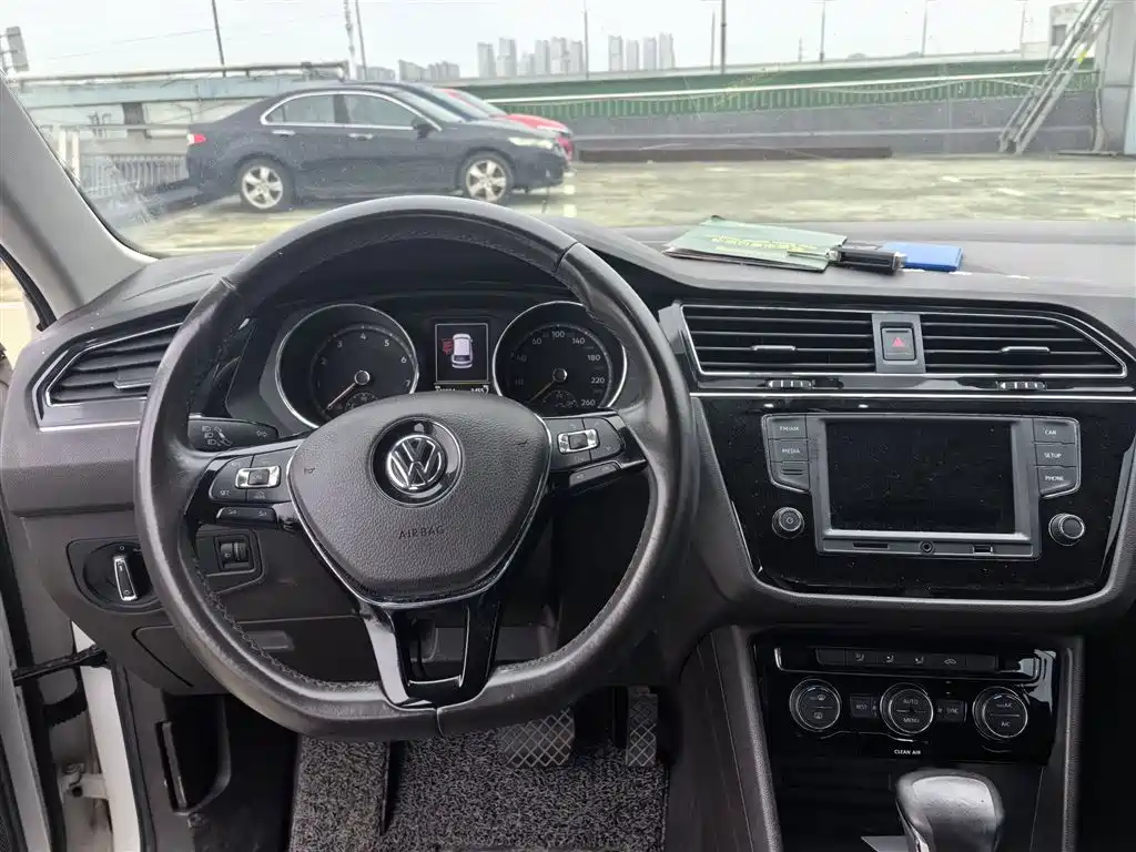Volkswagen Tiguan L 2017 330TSI Automatic 2WD Comfort Edition фото 3