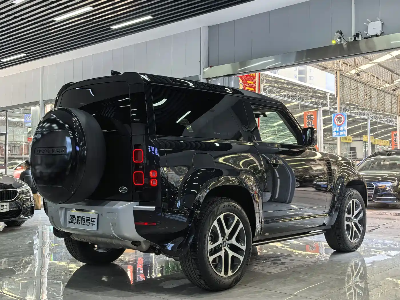 Land Rover Defender 2022 Model 90 3.0T P400 XS фото 7