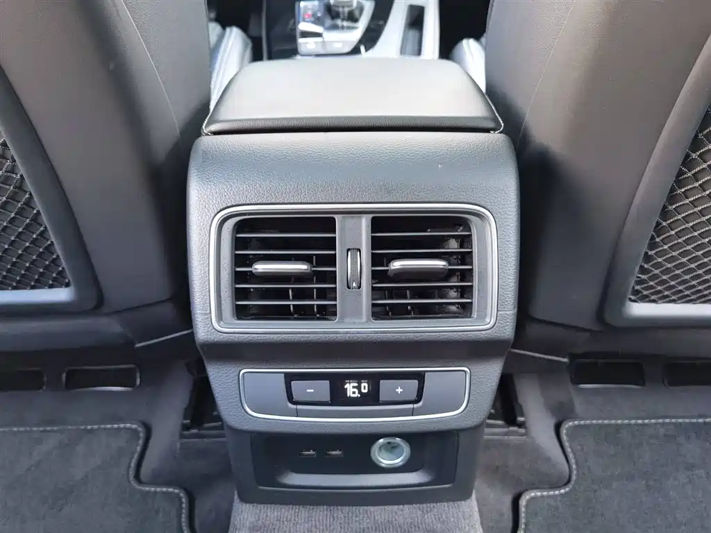 Audi Q5L Sportback 2022 Facelift 45 TFSI Luxury Style фото 26