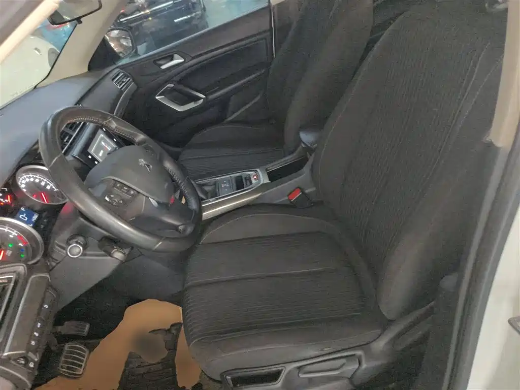 Peugeot 408 2015 Model 1.2T Automatic Luxury Edition фото 8