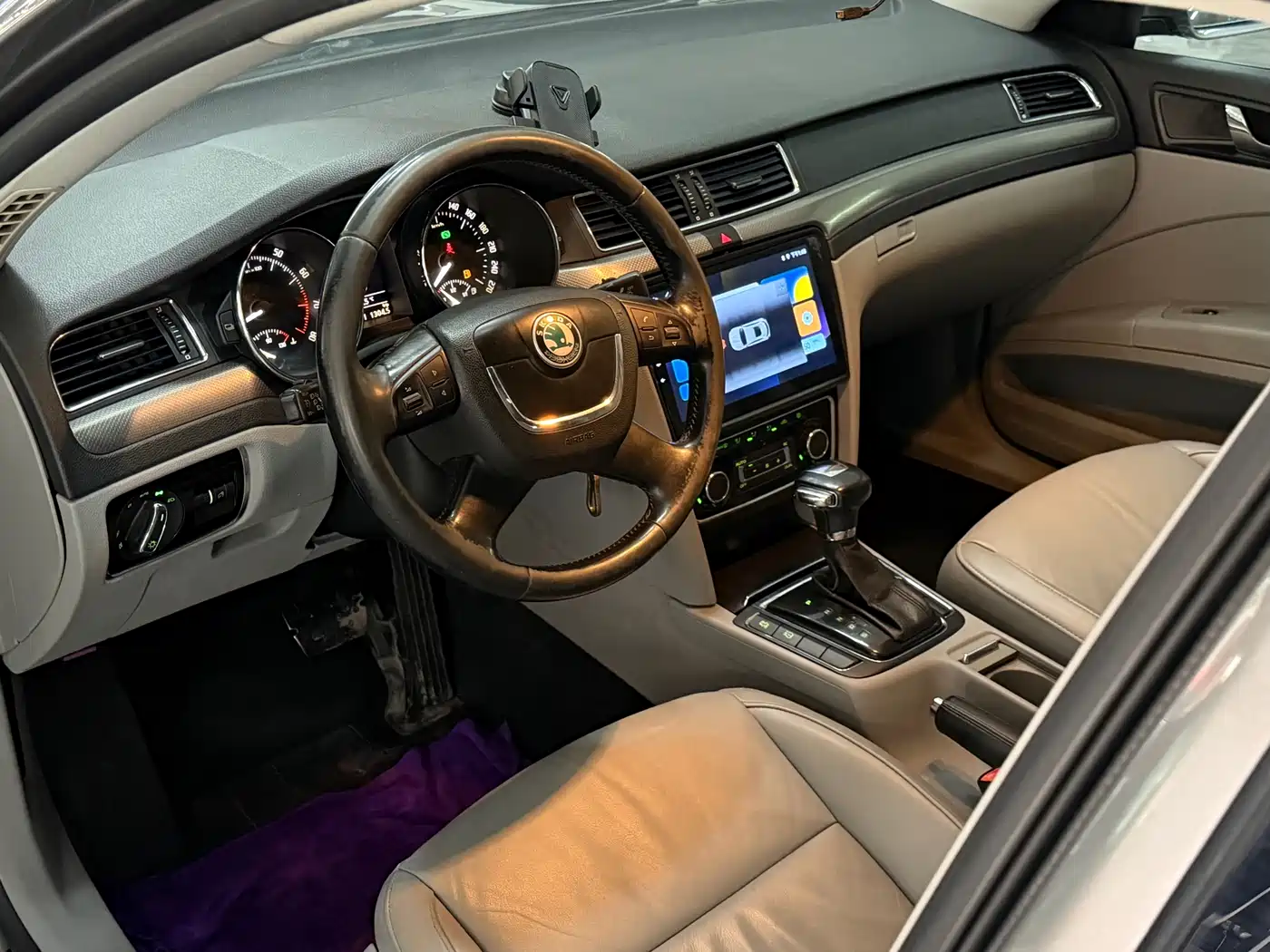 Škoda Superb 2012 1.8TSI Automatic Noble Elegance Edition фото 5