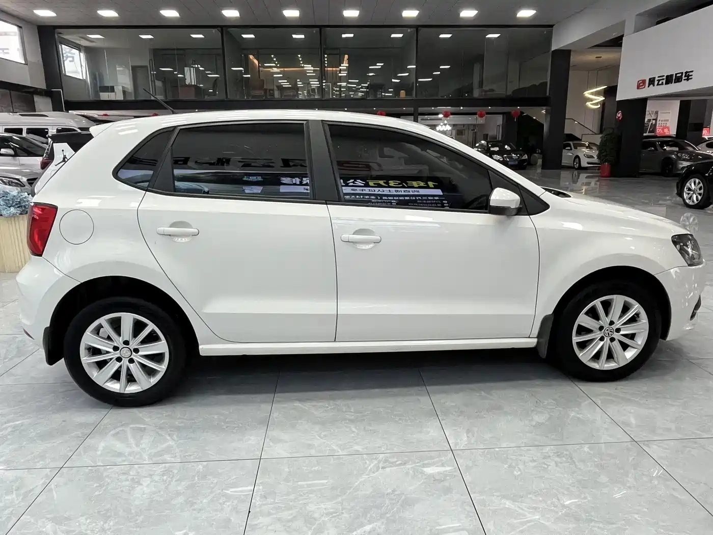 Volkswagen Polo 2014 1.6L Automatic Comfort Edition фото 6