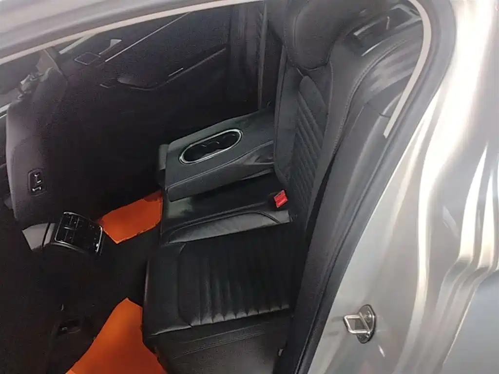Volkswagen Magotan 2018 Facelift 330TSI DSG Luxury фото 17