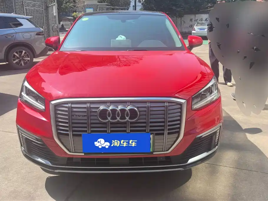 AUDI Q2L E TRON