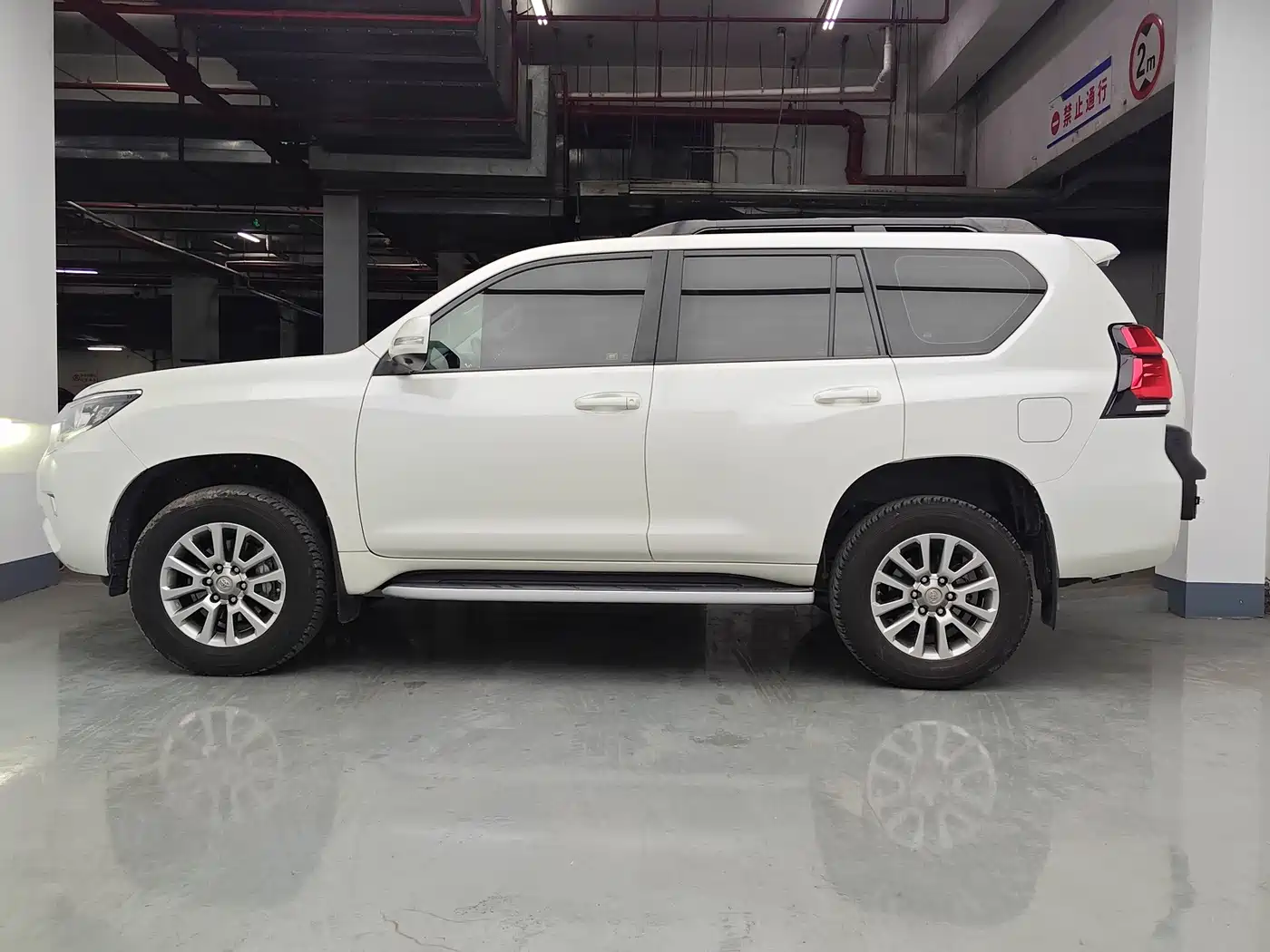 Toyota Prado 2019 2018 3.5L Automatic TX-L Rear-mounted Spare Tire