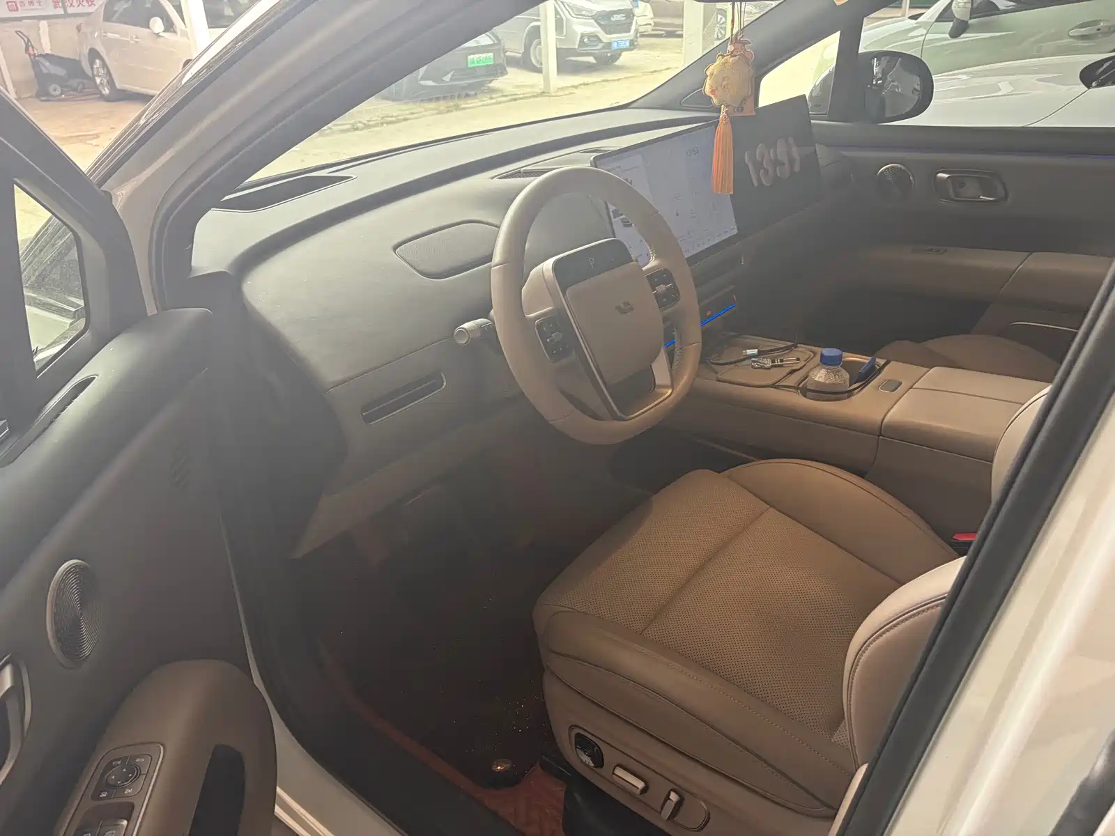 Photo 5 - Li Auto i6
