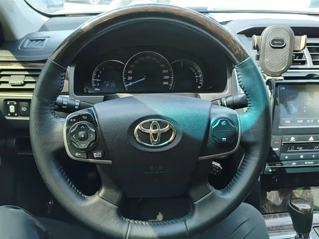 Toyota Camry 2016 2.5G 10th Anniversary Luxury Navigation Edition фото 11