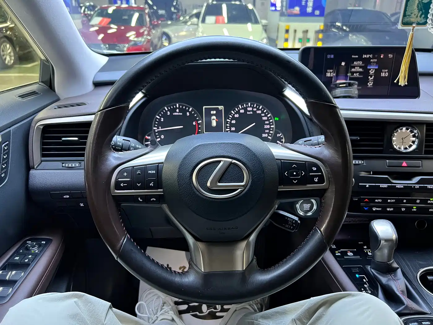 Фото 5 - Lexus RX