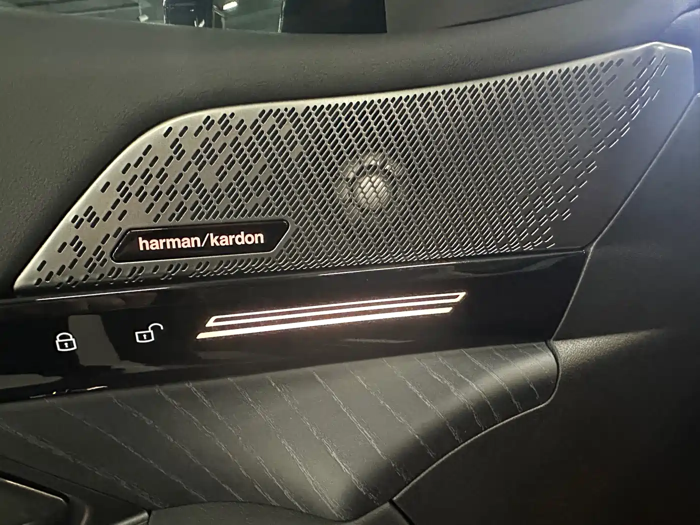 BMW 5 Series 2025 525Li Luxury Package фото 10