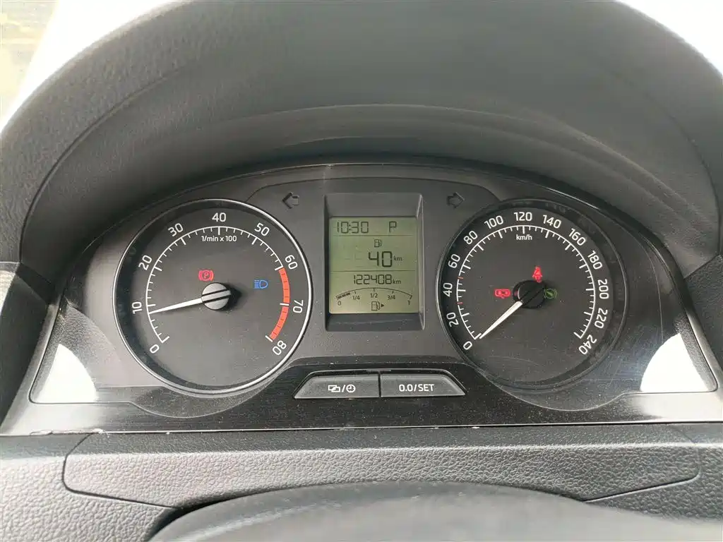 Škoda Rapid 2013 1.6L Automatic Smart Selection фото 8