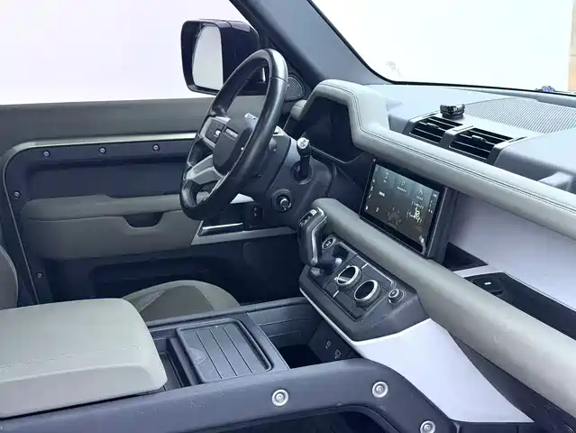 Land Rover Defender 2020 110 P400 Dark Special Edition — фото 5