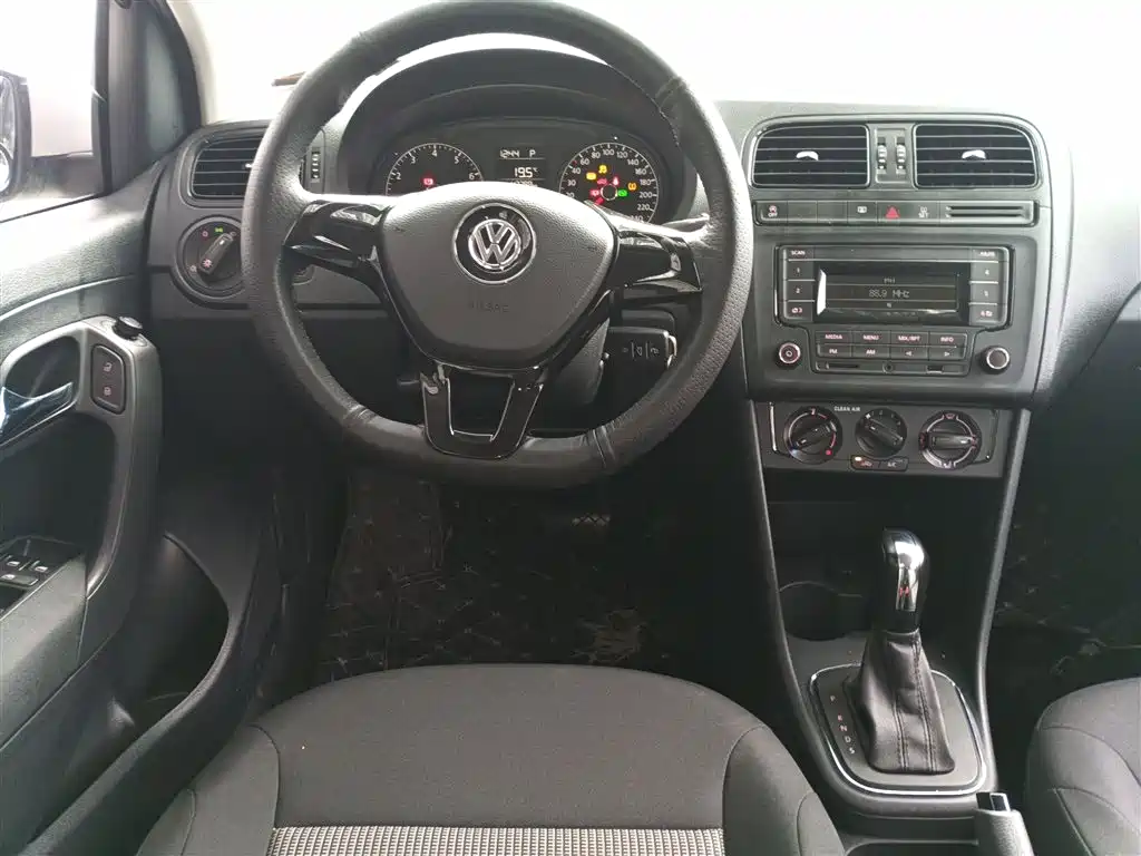 Volkswagen Polo 2018 1.5L Auto Safe Drive фото 7
