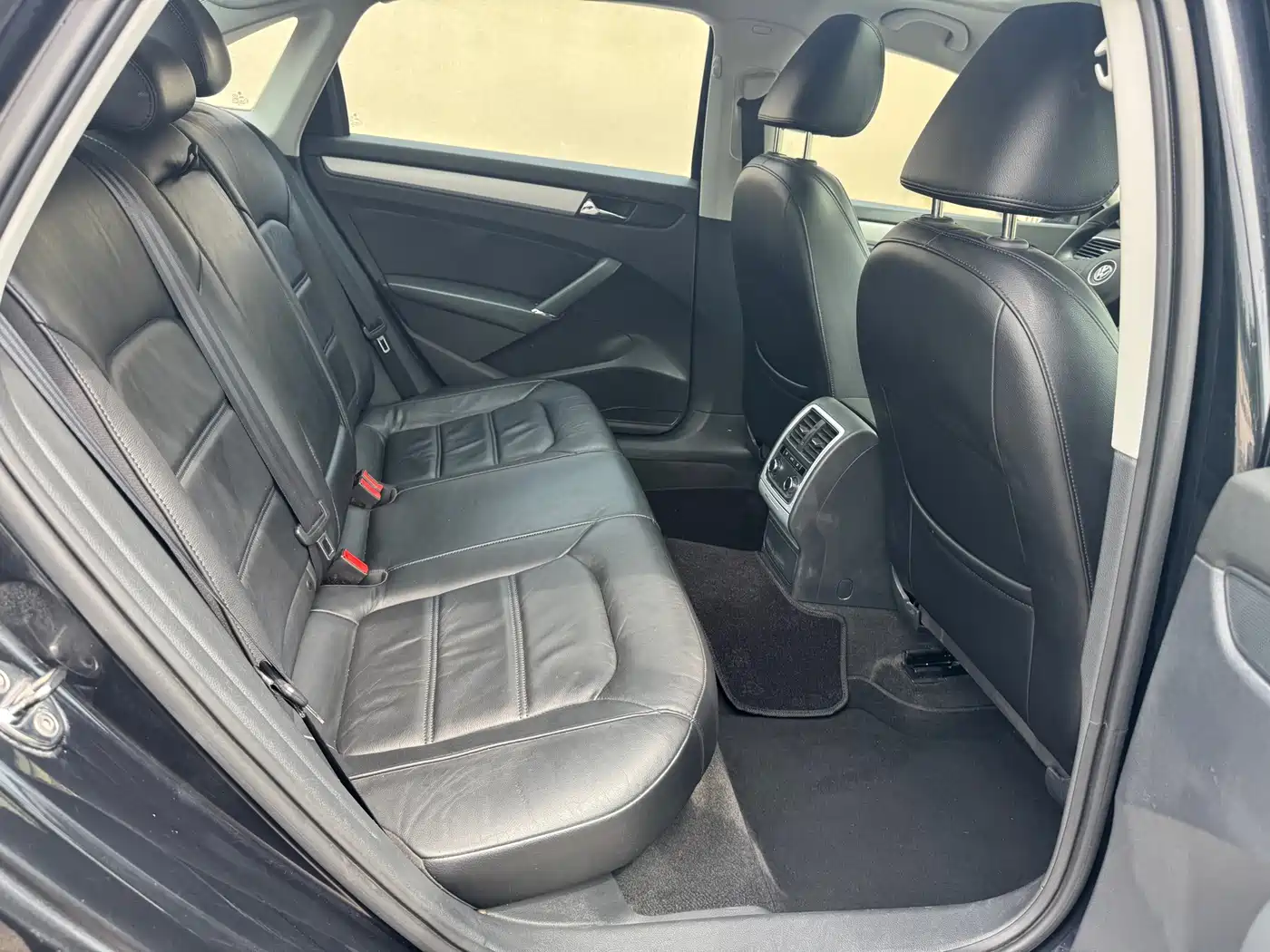 Volkswagen Passat 2012 2011 1.8TSI Automatic Premium Edition