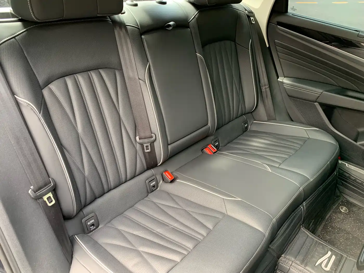 Volkswagen Passat 2023 330TSI Starlight Luxury Edition фото 27