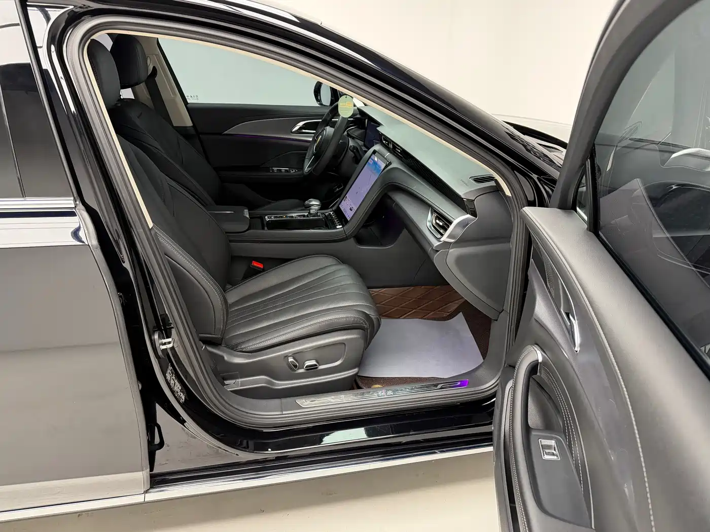 Hongqi H5 2024 2.0T Automatic Smart Connect Flag Smooth Edition фото 17