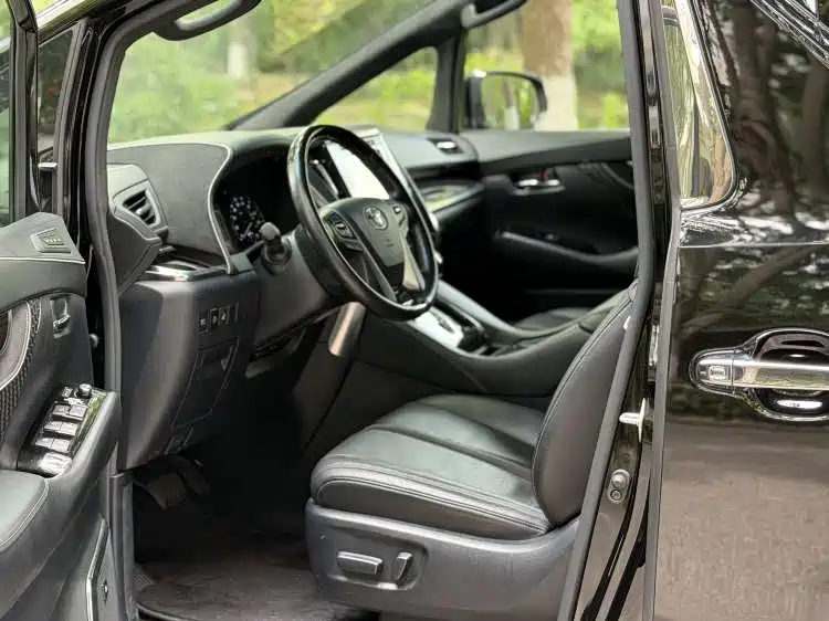 Toyota Vellfire 2020 Twin Engine 2.5L HV Luxury Edition фото 7