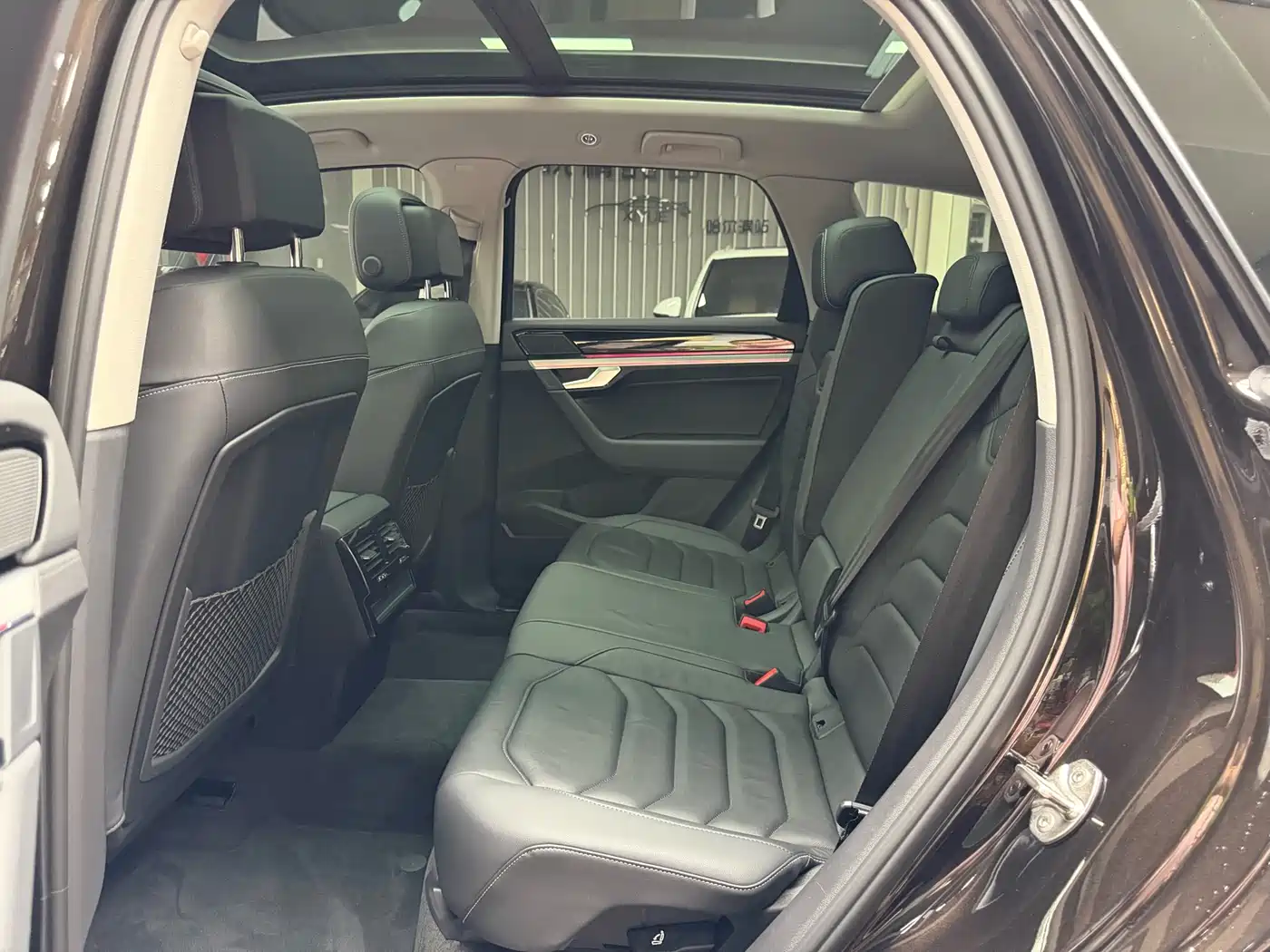 Volkswagen Touareg 2019 2.0TSI Sharp Wing Edition China VI фото 17