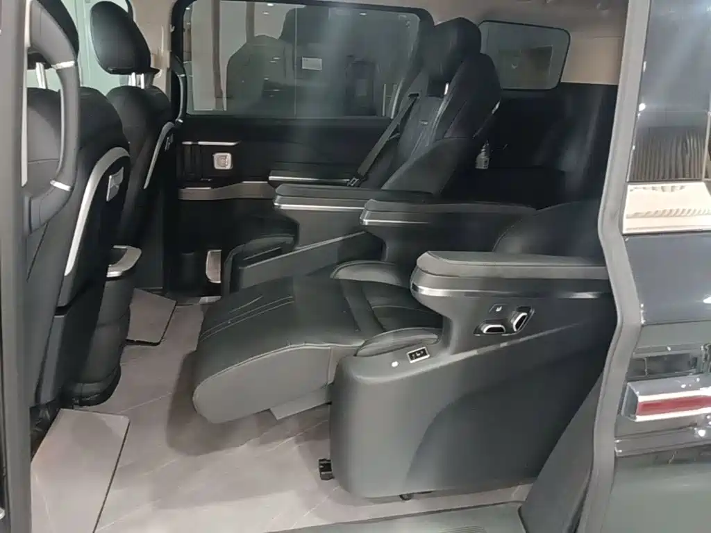 Hongqi HQ9 PHEV 2024 2024 Model 2.0T AWD Business Edition