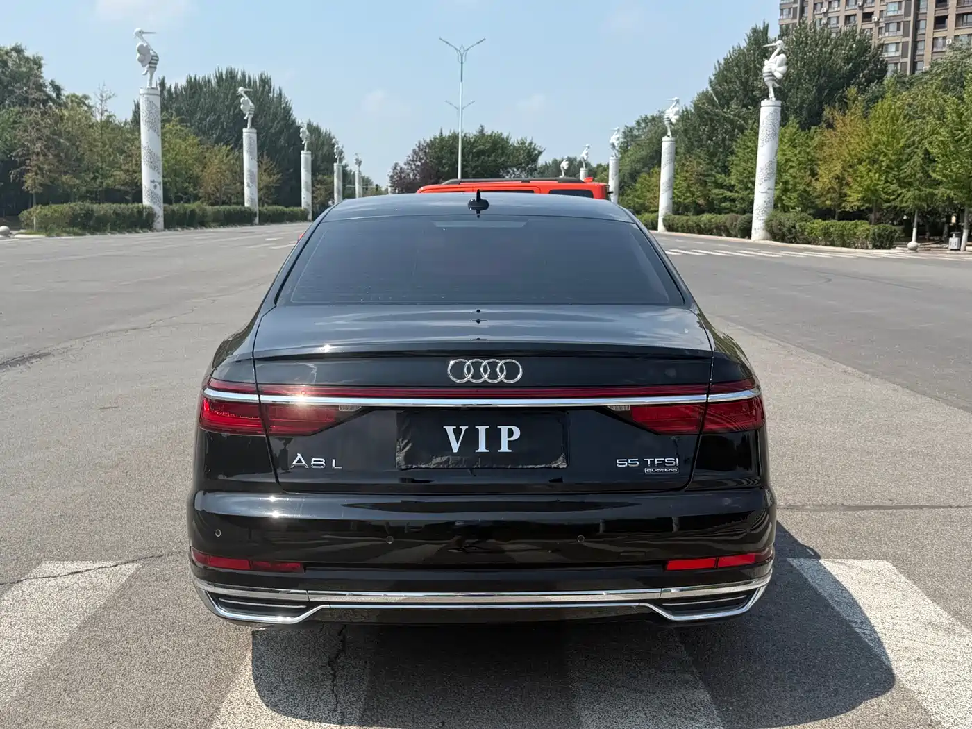 Photo 8 - Audi A8