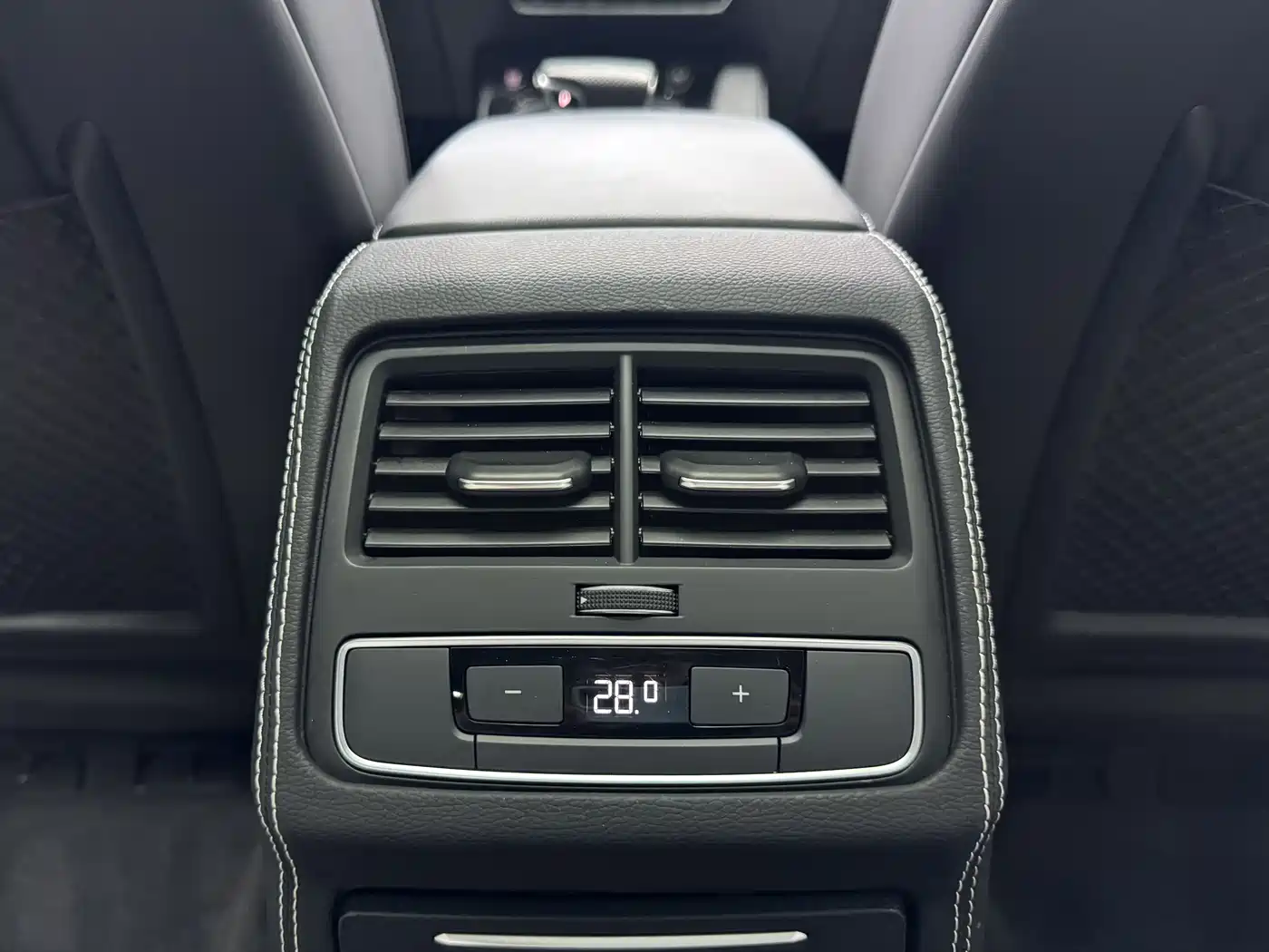 Audi A4L 2024 40 TFSI Luxury Dynamic фото 12