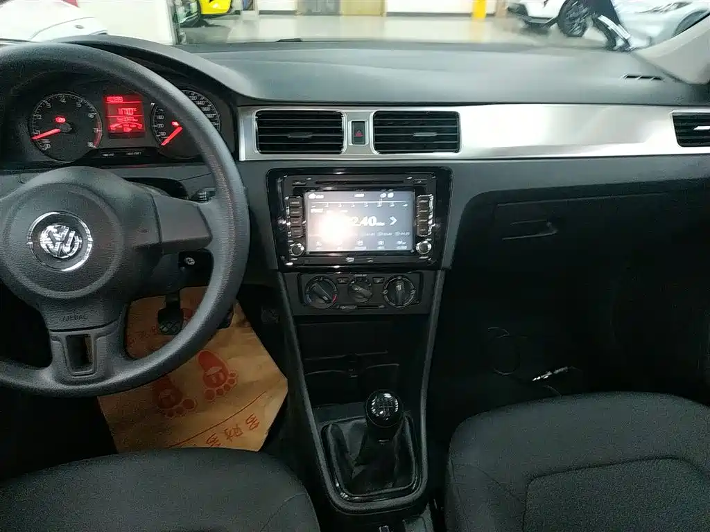 Volkswagen Santana 2015 1.6L Manual Trend Edition фото 9