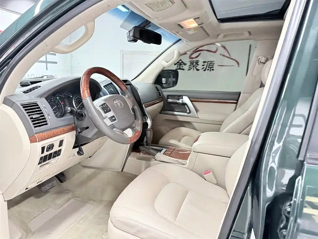 Toyota Land Cruiser 2012 4.0L Automatic GX-R фото 8