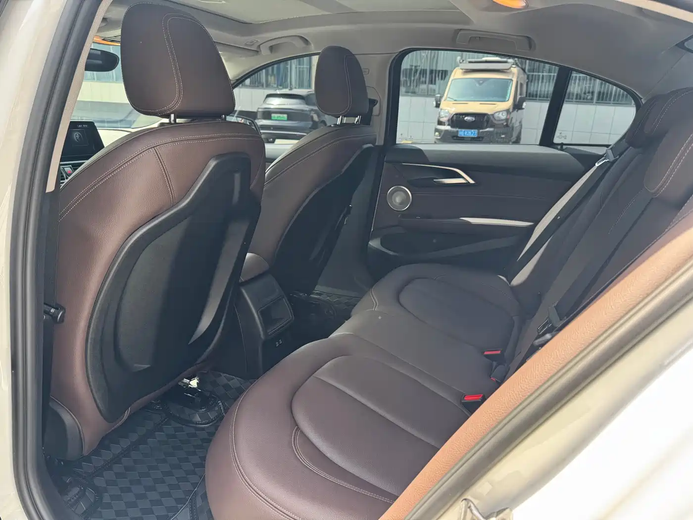 BMW 1 Series 2023 120i M Sport Shadow Edition фото 6