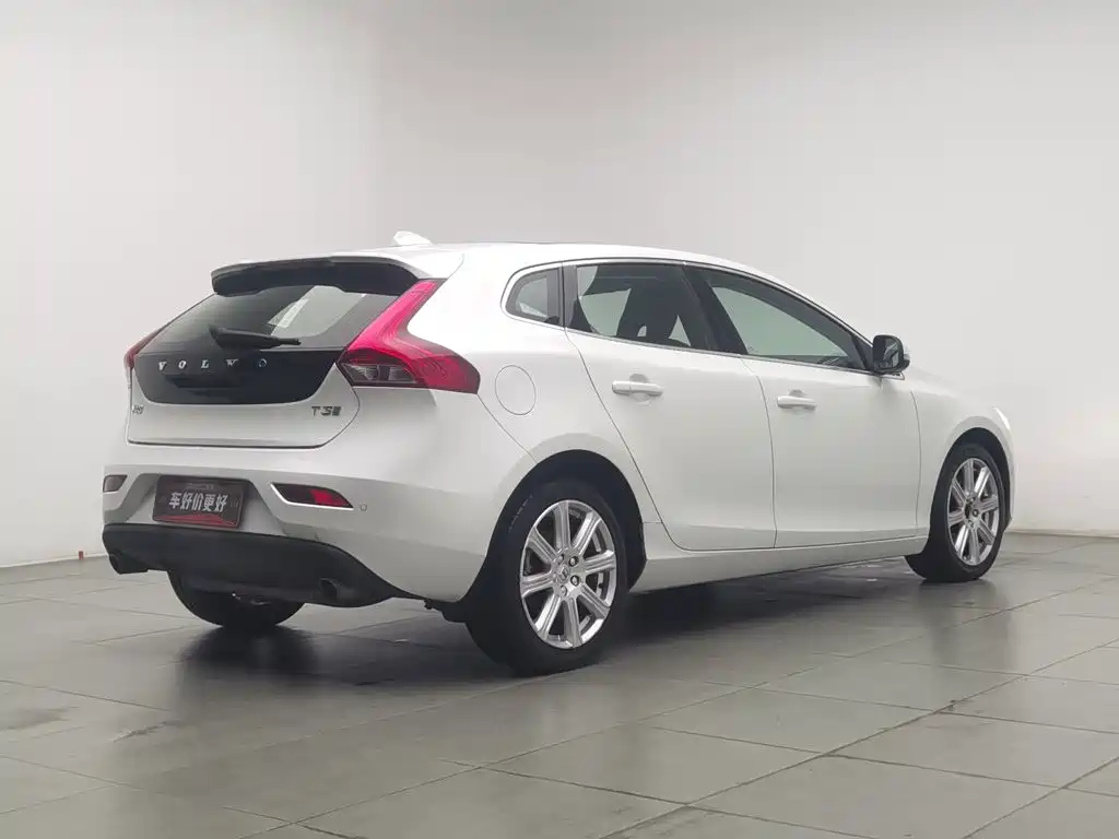 Photo 2 - Volvo V40