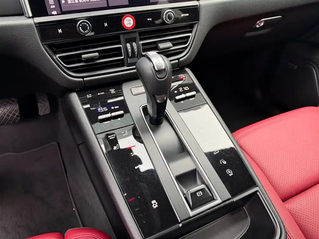 Фото 12 - Porsche Macan